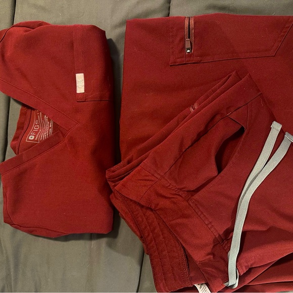 Maroon Figs - Picture 1 of 1